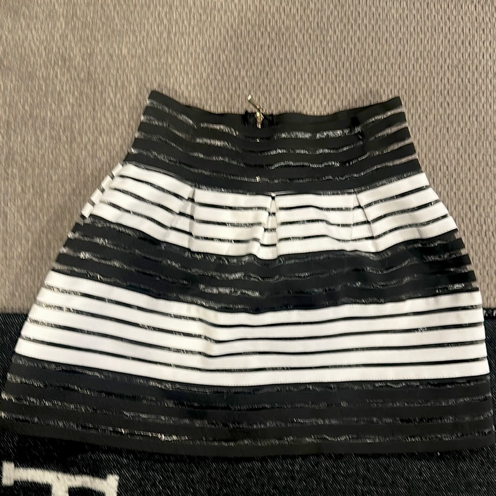 San Joy-black and white skirt nwot